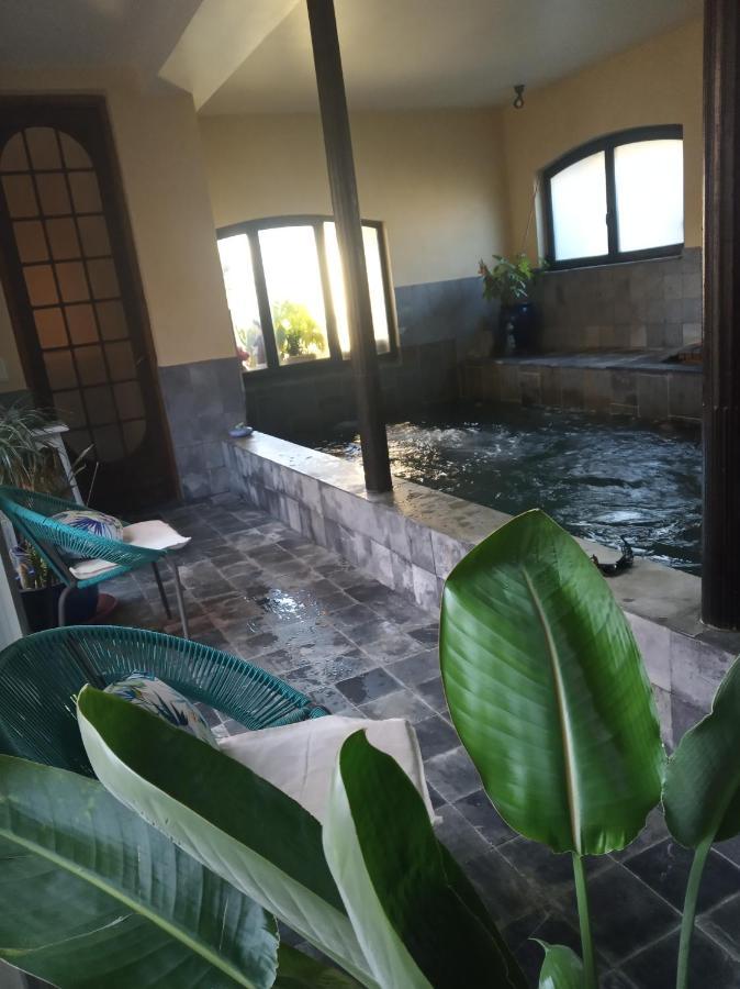 Chambre D'Hotes La Grenade Bleue Pons Exterior foto